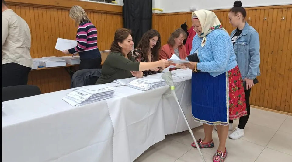 Read more about the article Zatiaľ bez problémov: Volebné miestnosti otvorili aj v Košickom a Žilinskom kraji