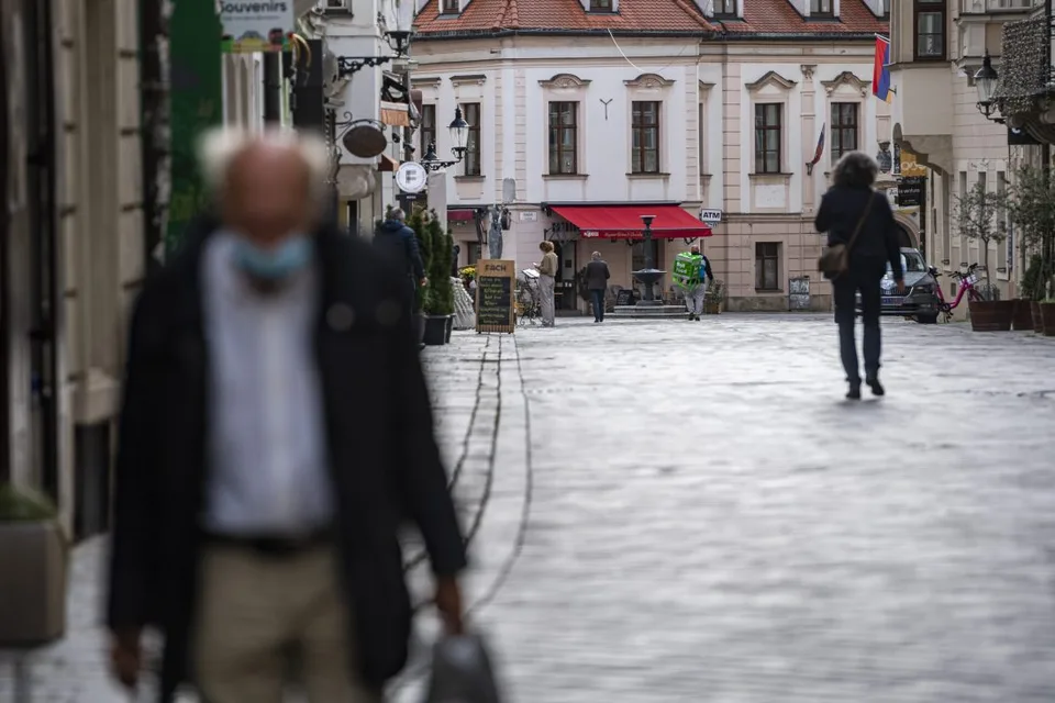 Read more about the article Vláda odôvodnila predĺženie núdzového stavu: Pohybujeme sa na tenkom ľade