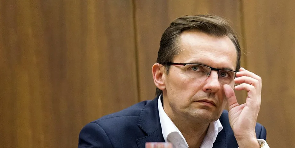Read more about the article Galko nevie predýchať prieskum o Hegerovej vláde: Komu tým prospejete?