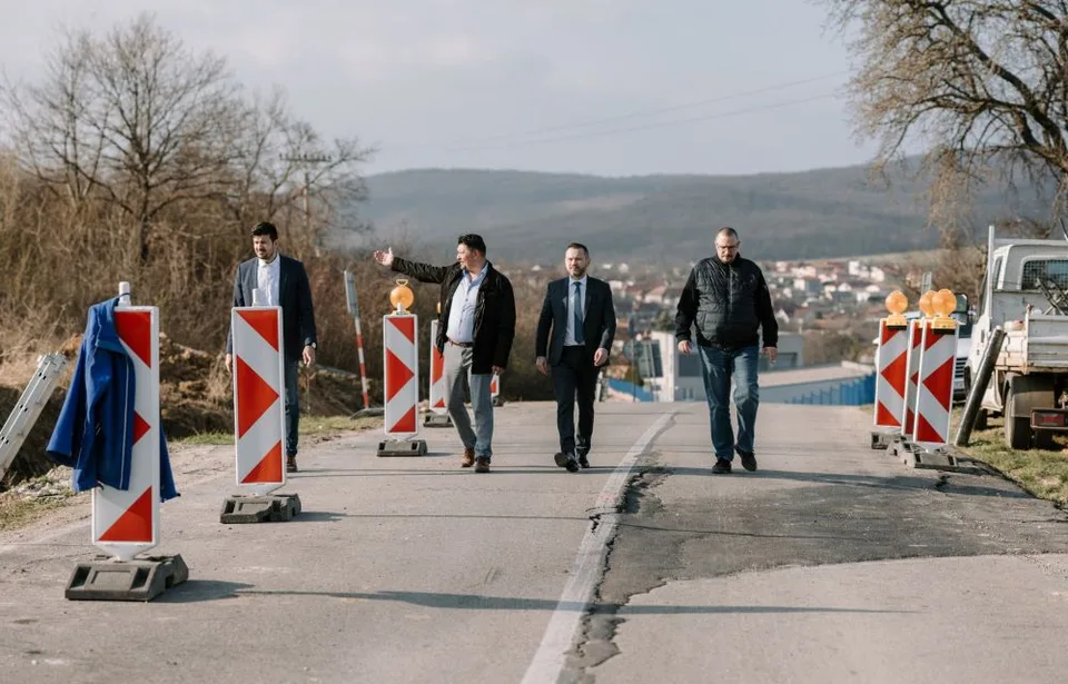 Read more about the article Mimoriadnu situáciu s cestou pri Žiranoch rieši aj župan Becík, ktorý netají, že „mimoriadna situácia si vyžaduje okamžité riešenia“