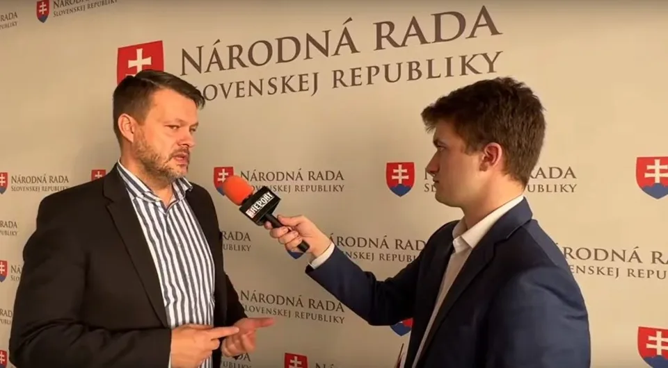 Read more about the article VIDEO Migaľ pre eReport: Výjazdové rokovania vlády podporia zlepšenie životnej úrovne v slabších regiónoch SR