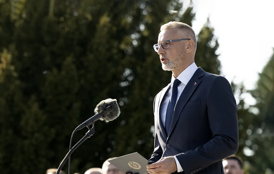 Read more about the article Začal sa tichý a neúprosný súboj o historickú pravdu. Raši si na Slavíne uctil oslobodenie Bratislavy