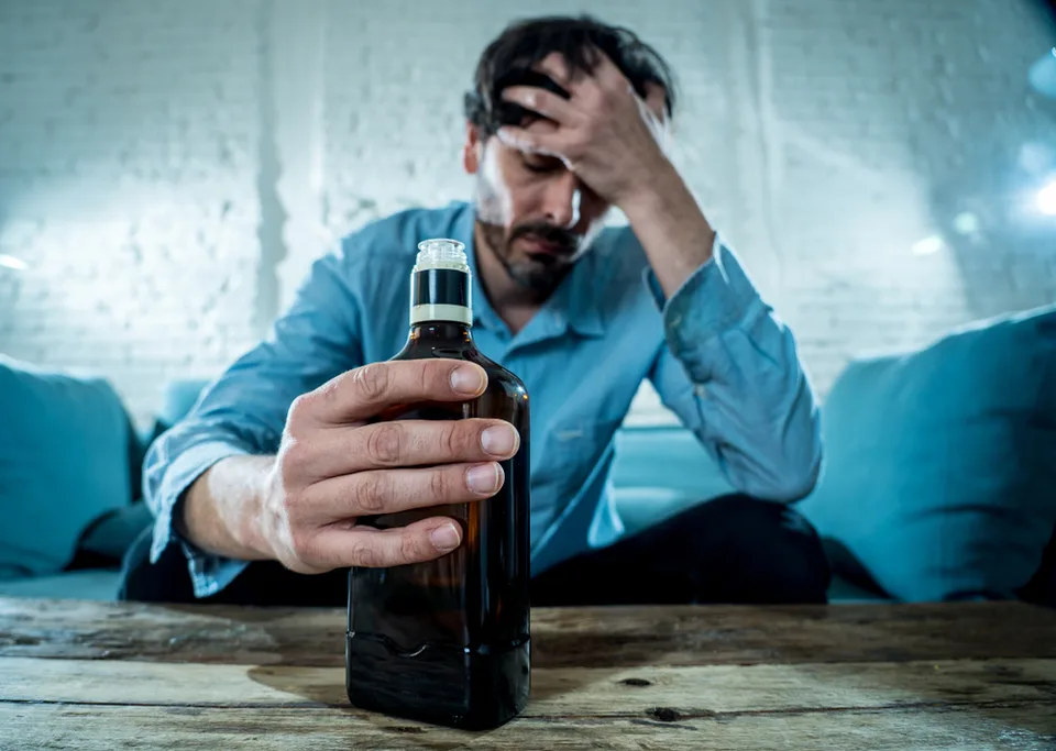 You are currently viewing Radi si vypijete? Dajte si pozor! Alkohol zvyšuje riziko samovražedného konania