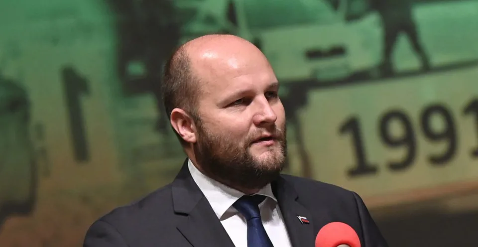 Read more about the article Naďove vianočné nákupy? Obrana minie 12 miliónov aj napriek masovému prepúšťaniu!