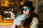 e-cigareta, vapovanie, žena, fajčenie