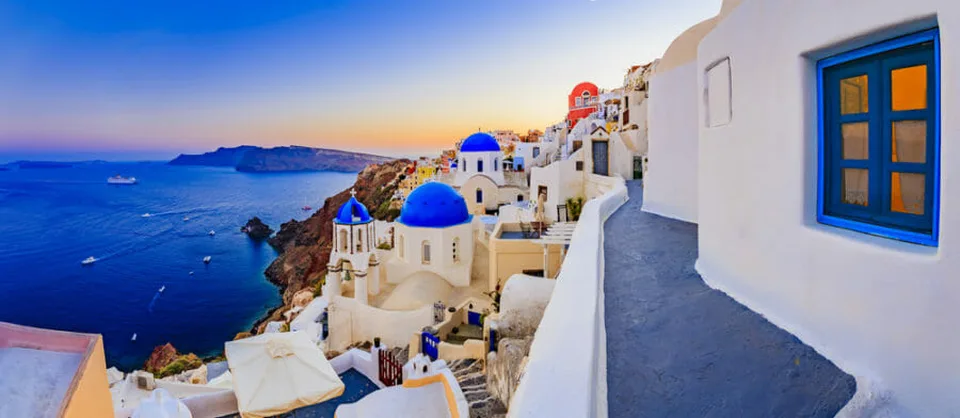 Read more about the article Na gréckom ostrove Santorini zaznamenali hodiny trvajúce nepretržité otrasy