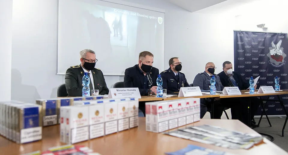 You are currently viewing KÚFS s českými a poľskými kolegami rozložil skupinu pašerákov cigariet