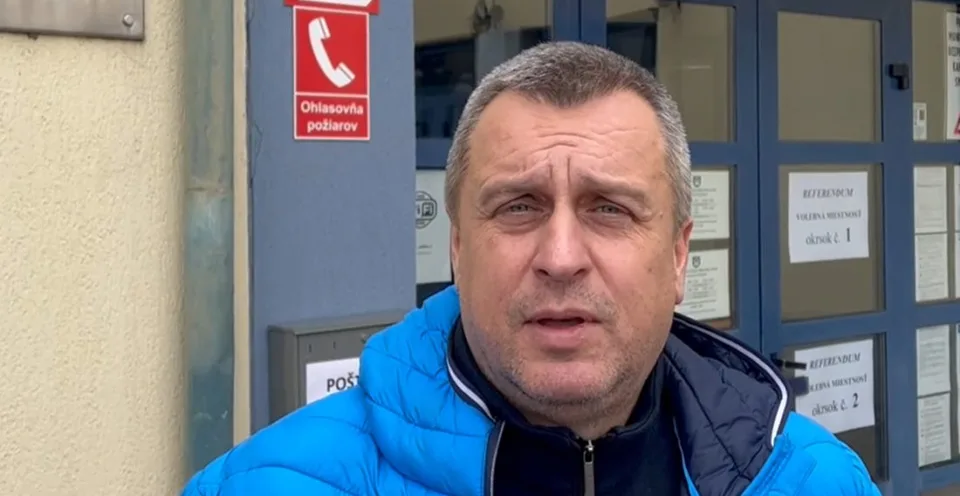 Read more about the article VIDEO Šéf SNS hlasoval v referende. Čo povedal na adresu Čaputovej?