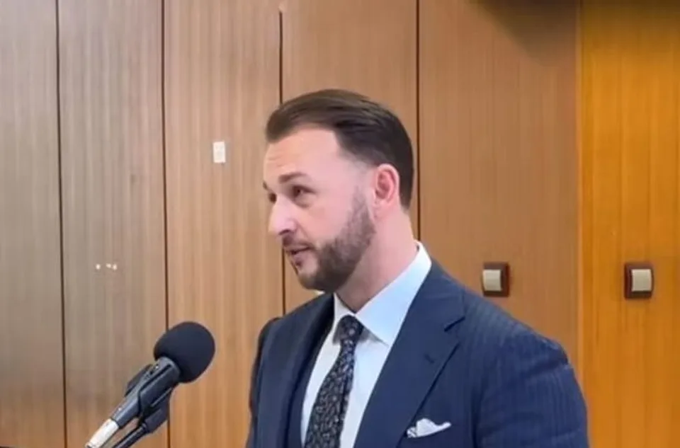 Read more about the article Toto je hoax! Ministerstvo vnútra vysvetľuje, ako je to naozaj s výsluhovými dôchodkami