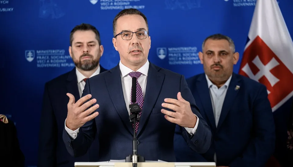 Read more about the article Miesto dávok dostanú nezamestní prácu. Minister Tomáš predstavil novú legislatívu