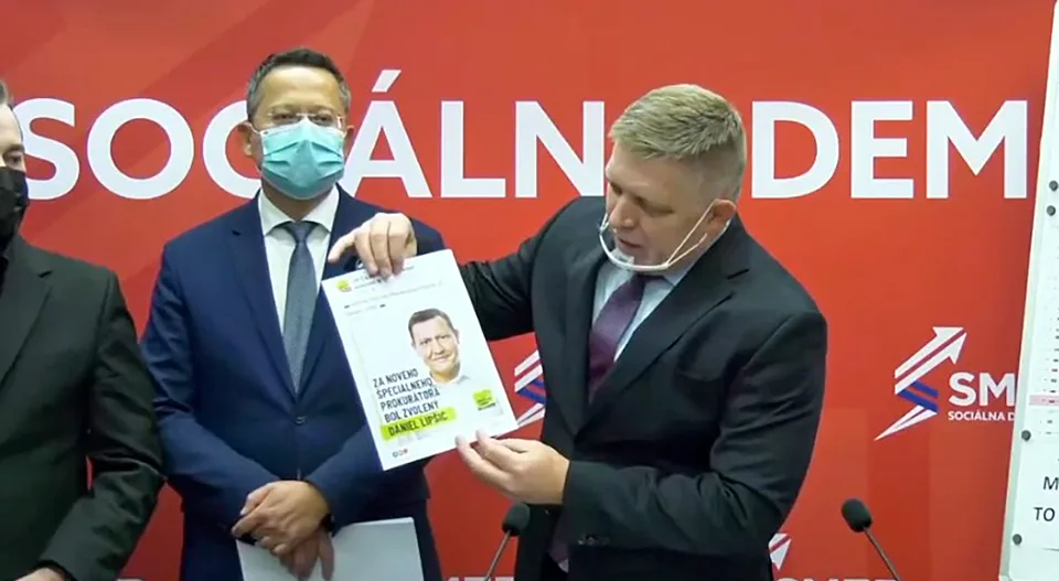 Read more about the article VIDEO Fico nenechal na Lipšicovi nitku suchú: Nebojím sa ho!