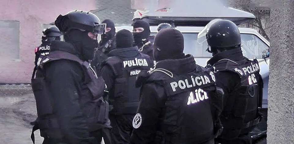 Read more about the article Sudca po troch hodinách rozhodol: Vyšetrovateľa Čurillu zobrali do väzby!