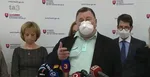 Vladimír Krčméry (v popredí uprostred) počas tlačovky.