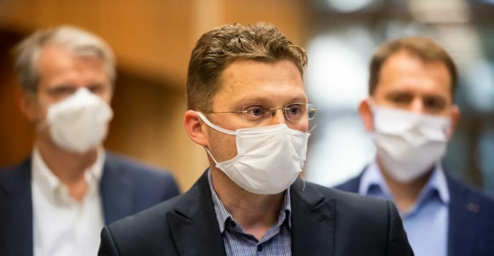 Read more about the article Visolajský si povzdychol: Tvárime sa akí sme šikovní a pritom kradneme zdravotníkov!