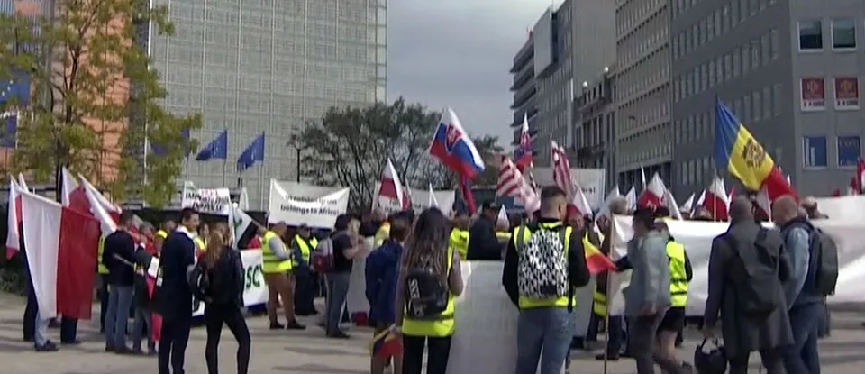 Read more about the article Slovenskí farmári protestovali v Bruseli: Od eurokomisie požadovali skoncovať s lacným dovozom agrokomodít z Ukrajiny!