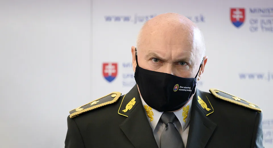 Read more about the article VIDEO Kauza Lučanský: Posledný deň šéfa väzníc vo funkcii: Takto sa s ním lúči väzenský zbor!
