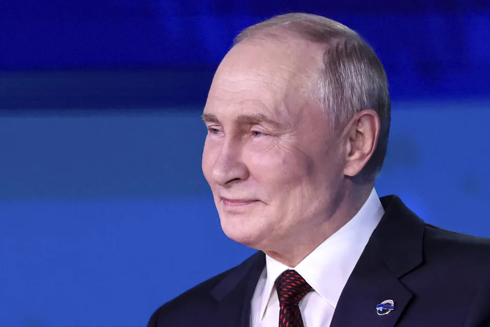 Read more about the article Kremeľ chváli Trumpovo rozhodnutie pozastaviť vojenskú pomoc Ukrajine: Hovorí o kroku k mieru!