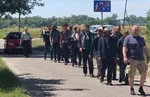 Na archívnej snímke nelegálni migranti na území SR.