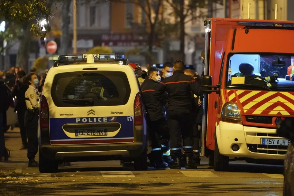 Read more about the article Polícia stále nezadržala útočníka, ktorý v Lyone postrelil kňaza do hrude