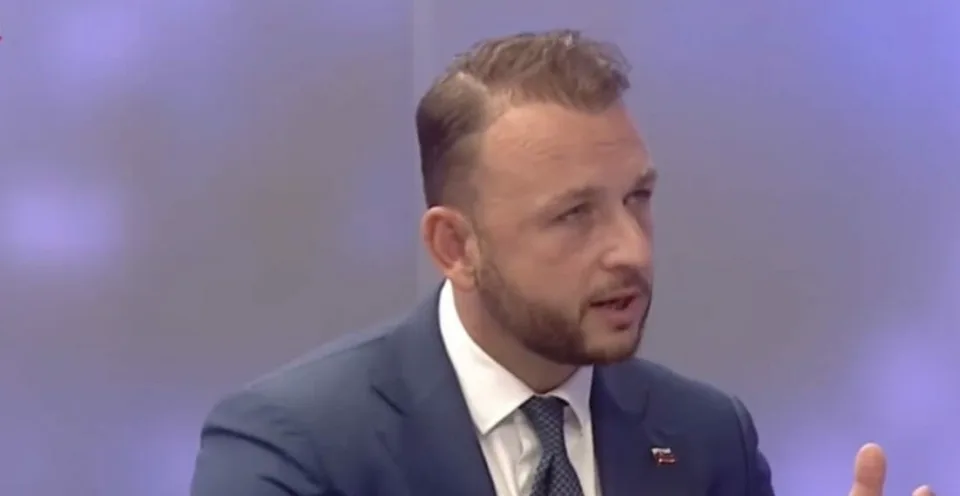 Read more about the article Polícia i koalícia obviňovali Žilinku z ruskej propagandy. Eštok: Bol v práve,  cintorín bol zničený!