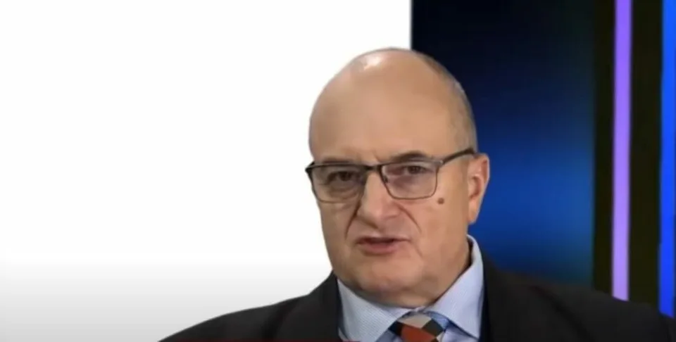 Read more about the article AUDIO Analytik Koller šokuje: Ak sa ukrajinská armáda schováva medzi civilistami, tak kde sú tí hrdinovia!