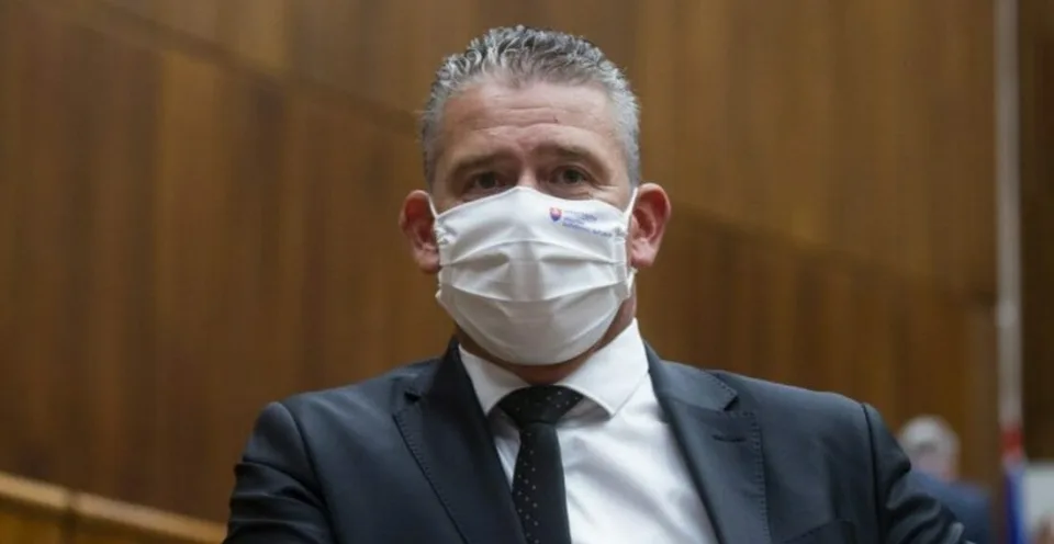 Read more about the article ŠOK Rozprávka ministra Mikulca skončila? Vyzerá to tak, že Santusová naozaj nič neporušila!