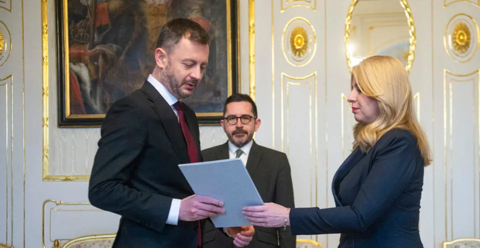Read more about the article Trosky koalície hrali o čas. Majú ho. Weiss informoval čitateľa v ČR o politickom marazme v SR