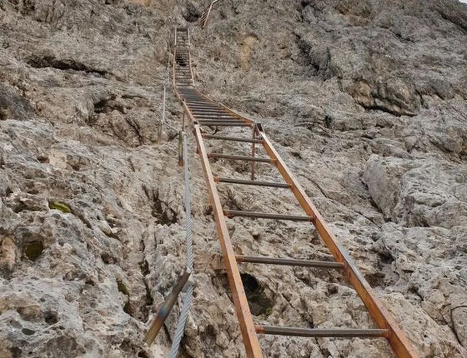 Read more about the article Tragédia v talianskych Dolomitoch: Zomrel mladý Slovák, zrútil sa do rokliny