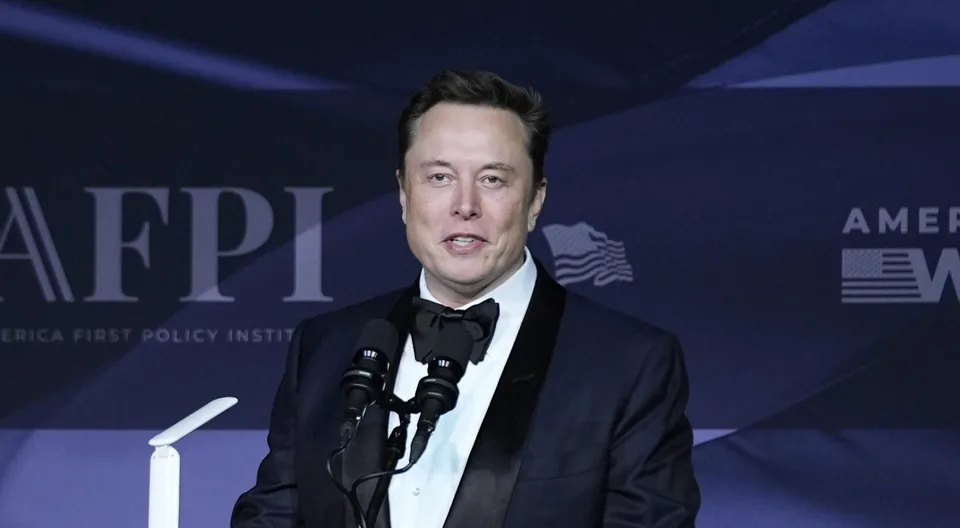 Read more about the article V Londýne proti migrácii protestovalo vyše 110 tisíc ľudí, davu sa prihovoril aj Elon Musk