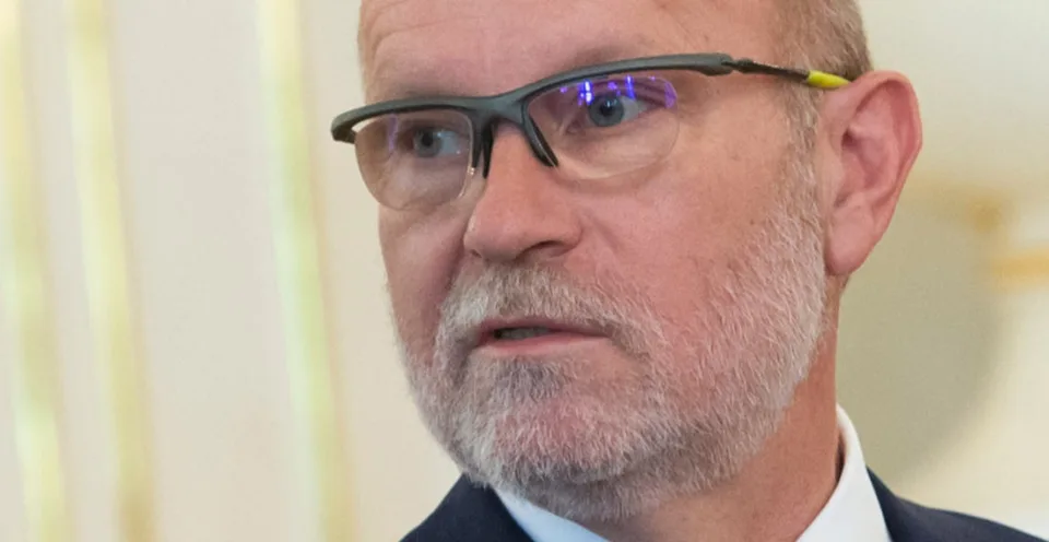 Read more about the article Káčer sa pustil do Matoviča: Tento náš hrdina a papaláš! Fica vytiahol z politického hrobu