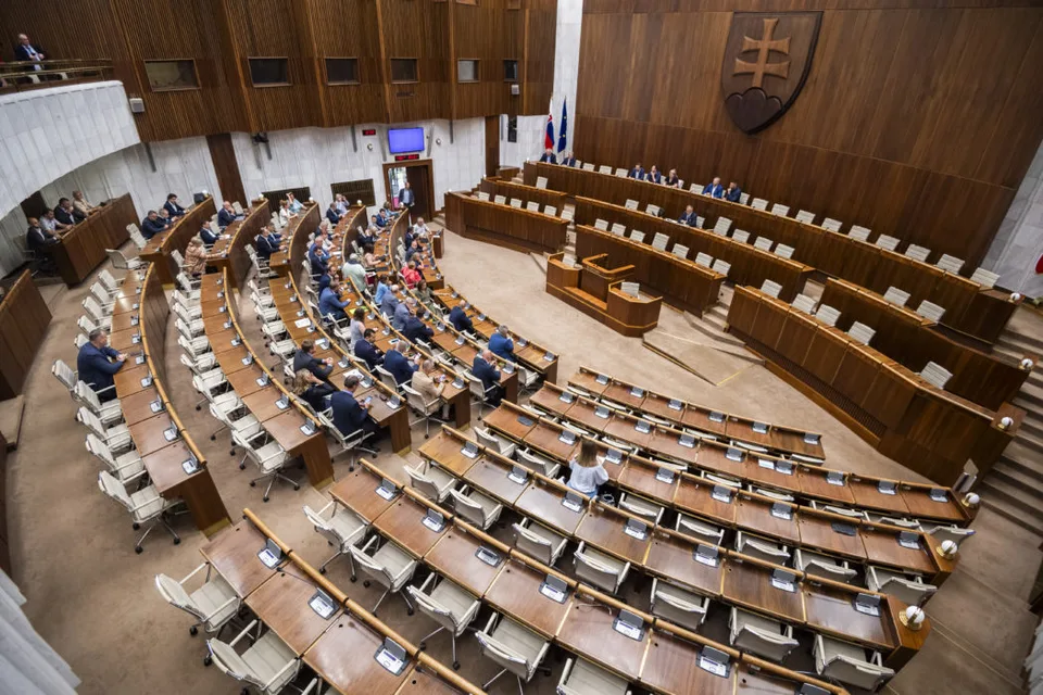Read more about the article Od utorka bude pokračovať schôdza NR SR, na programe je aj zdanenie bánk