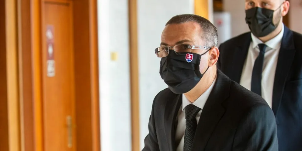 Read more about the article FOTO a VIDEO Netradičný pondelkový protest: Ľudia prišli podporiť generálneho prokurátora Maroša Žilinku!