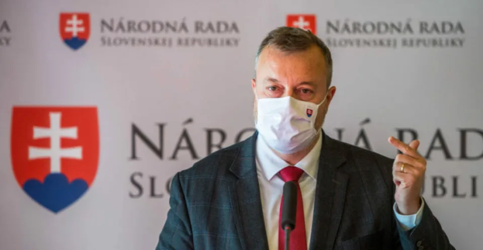 Read more about the article VIDEO Krajniak necíti politickú zodpovednosť za zneužité milióny: Konal som, neodstúpim!