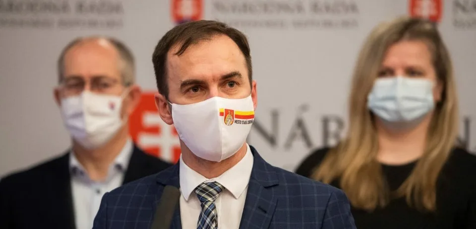 Read more about the article Šipoš narovinu: Po útoku Ruska sa niektorým poslancom opozície zrútil svet