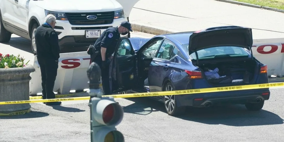 Read more about the article Incident pred sídlom vlády USA: Auto vrazilo do bariéry aj do policajtov, vodič a policajt sú mŕtvi!