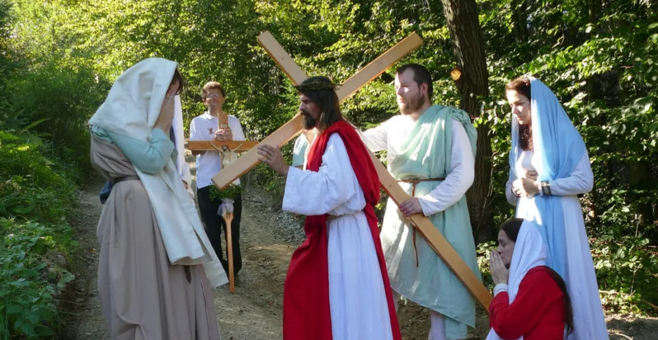 Read more about the article Nevhodné gesto? Pre Ukrajincov je problémom už aj tradičná krížová cesta v rímskom Koloseu!