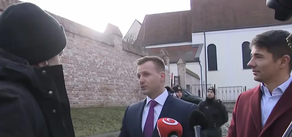 Read more about the article Ustáli piskot aj osobné útoky: Gedra a Kaliňák stáli tvárou v tvár nahnevaným protestujúcim.