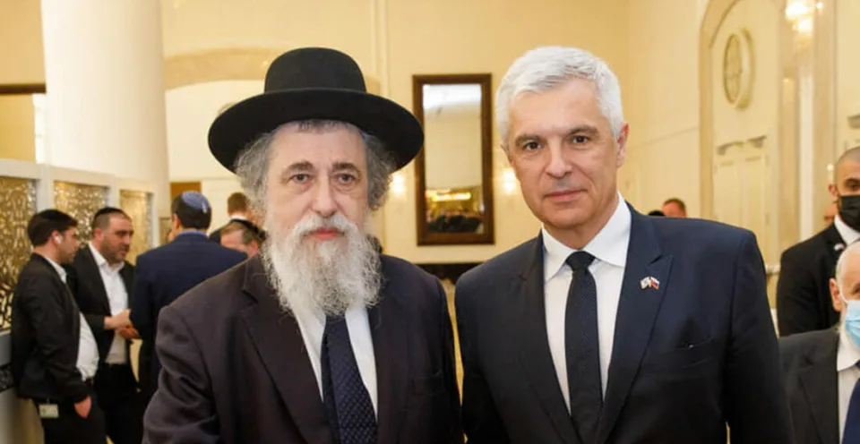 Read more about the article Korčok sa odfotil s potomkom Chatama Sófera! Čo robil v Izraeli s Kollárom a Krajniakom?