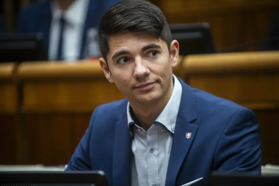 Read more about the article Mamulašvili vraj nevedel nič o Slovensku, dnes už posiela vulgárne odkazy Ficovi, poukazuje Kaliňák