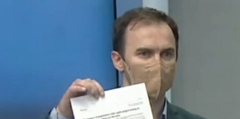 Read more about the article Šipoš vytiahol dôkaz o tom, že Matovič má dobré nápady: Ja som si to doniesol aj do štúdia!