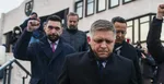 Na snímke poslanci Smeru-SD, zľava Richard Takáč, Robert Fico, v pozadí vpravo Ladislav Kamenický.
