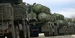 Na videosnímke vydanej 10. februára 2022 raketový systém S-400 rozmiestnený v bieloruskej Brestskej oblasti počas rusko-bieloruských manévrov