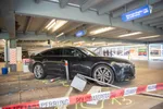 Muž v Nemecku vrazil autom do ľudí v garáži letiska, niekoľkých zranil