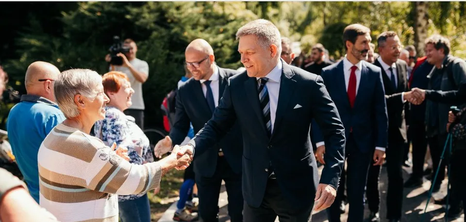 Read more about the article Fico: Tí vo vláde žijú na Marse? Ľudia sa mi sťažujú, že “Čaputovci” riešia všetko možné, len nie to, čo ich trápi