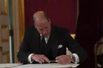 Britský princ William v stredu pricestoval na neohlásenú návštevu Poľska, aby tak vyjadril podporu Poliakom, ktorí pomáhajú utečencom z Ukrajiny