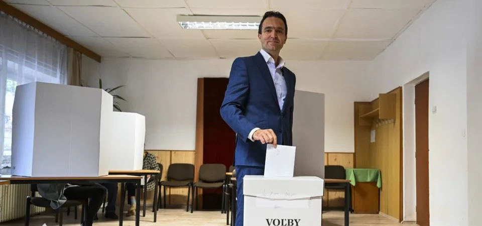 Read more about the article VIDEO Lídri odvolili! Premiér si zabudol občianku, expremiér Pellegrini čaká s pokorou, Fico volil s mamou