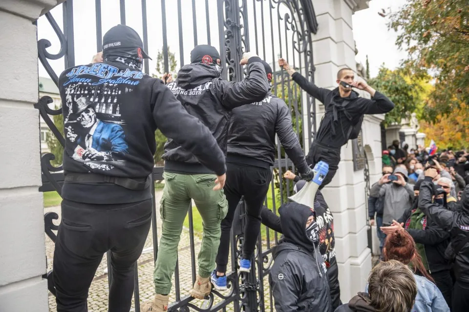 Read more about the article V súvislosti s incidentom v Bratislave čelia obvineniu dve osoby. Hrozia im výnimočné tresty