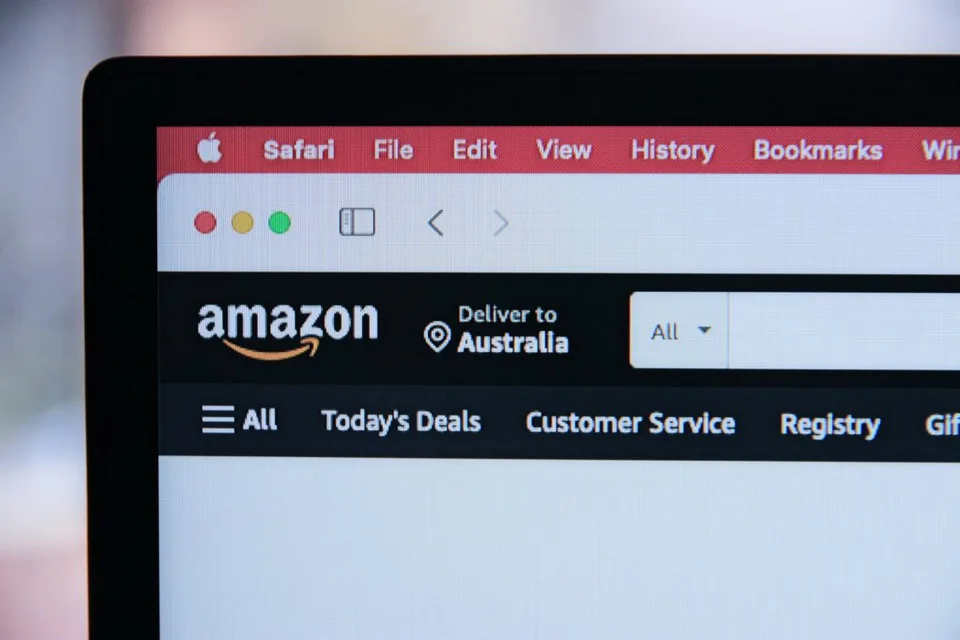 Read more about the article USA: Amazon čelí protimonopolnej žalobe federálnej vlády a 17 štátov