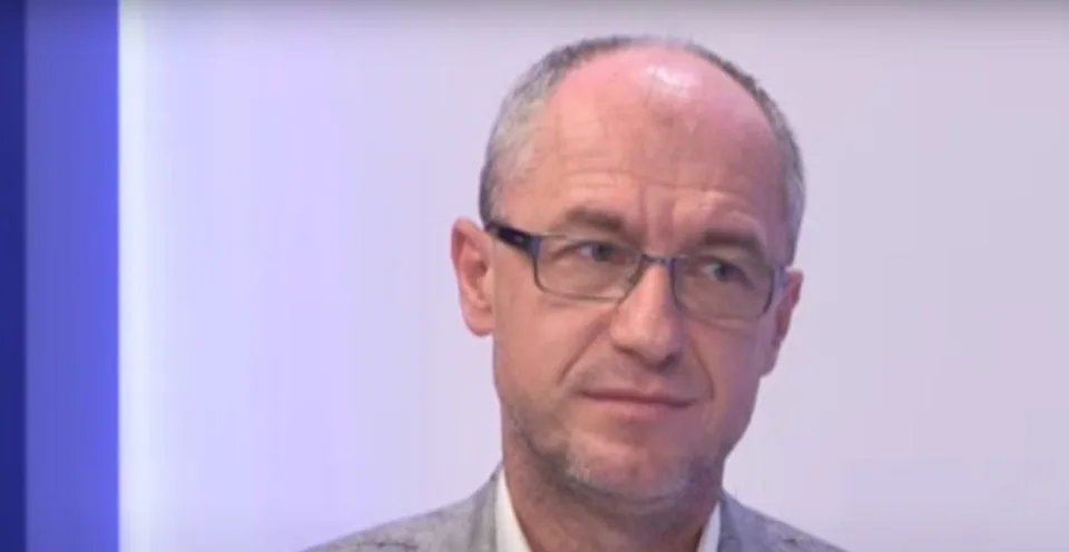 Read more about the article Rezort bráni Hirmana: Minister nebol opitý, za všetko môže stôl!