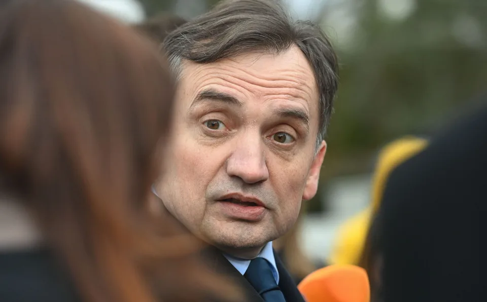 Read more about the article Poľsko zverejnilo tajné dokumenty: Kontroverzný nákup sledovacieho systému z Fondu spravodlivosti